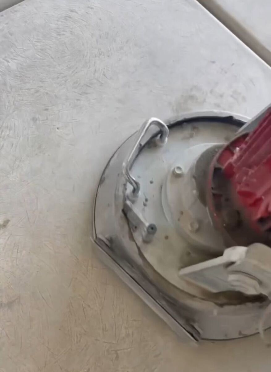 Concrete floor grinding before epoxy coating